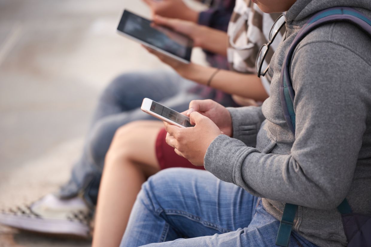 Menyembuhkan Kecanduan Media Sosial bagi Mahasiswa yang Takut FoMO